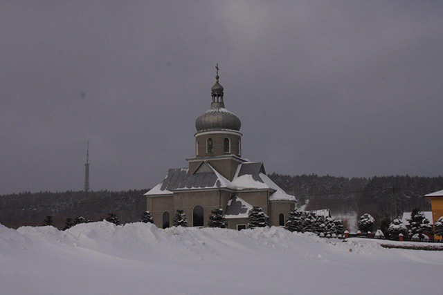 Dawna cerkiew w Czarnorzekach i wieża na Suchej Górze Fot. Edward Marszałek